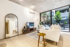 Urban Sanctuary Near Vibrant Greville St Study